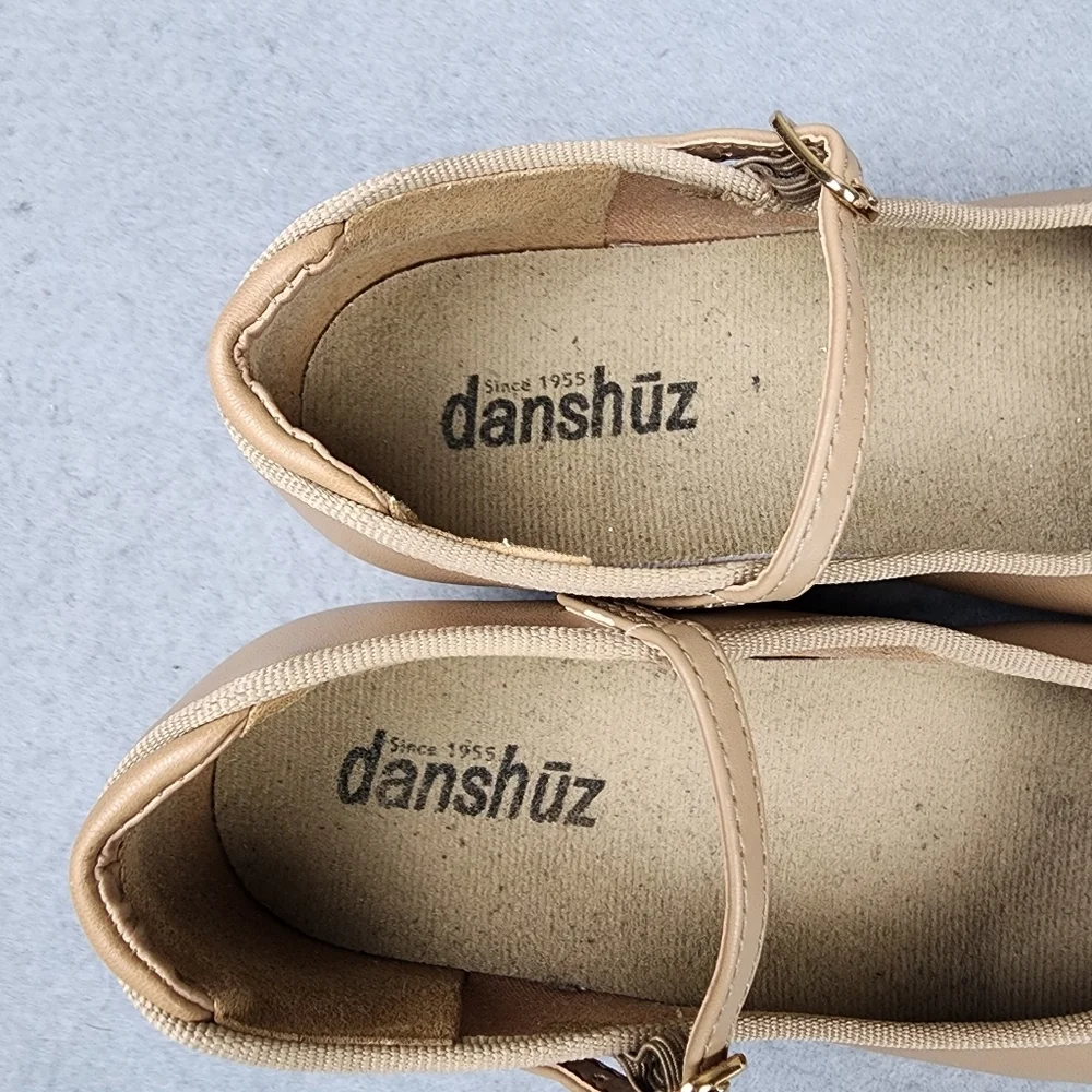 Danshuz Tap Shoes Girls 1.5 Tan Star Tone Taps Adjustable Strap